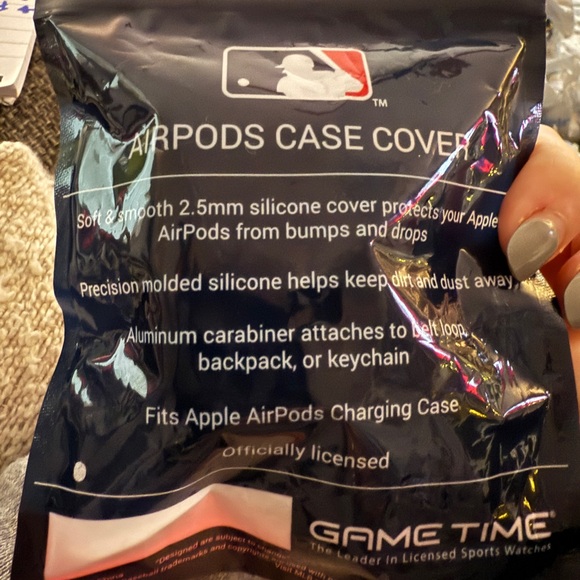 New Chicago Cubs iPod case 💙❤️ - Picture 2 of 2